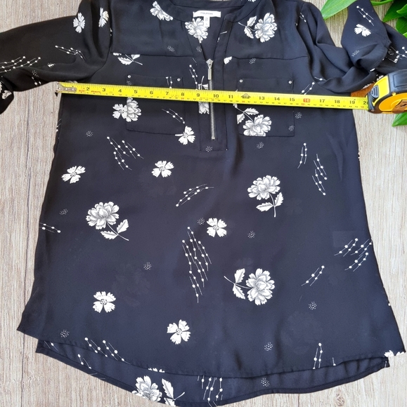 🌟3/$40 Sale!Mix & Match🌟 Maurices Floral Blouse - Picture 3 of 7